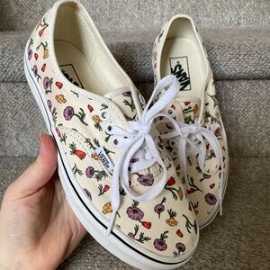 Vans Authentic in Poppy Floral Cream feminine SoCal indie casual skater sneakers